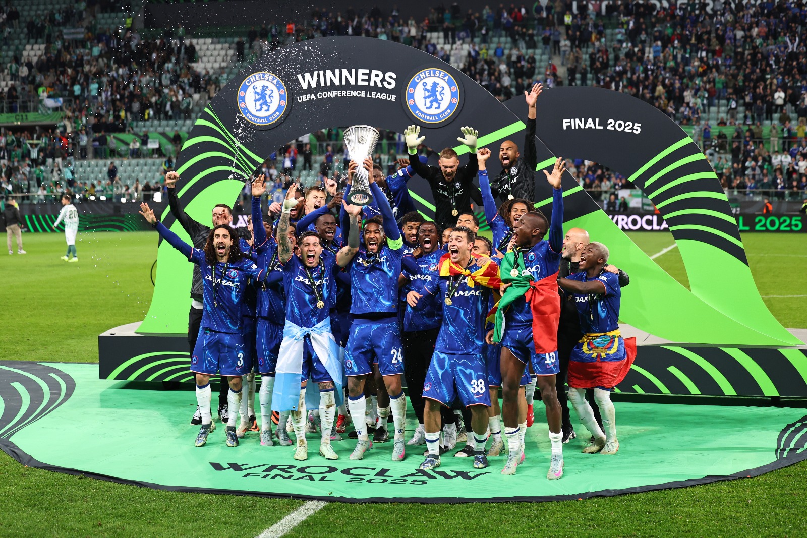 CHELSEA FANS! <span class=